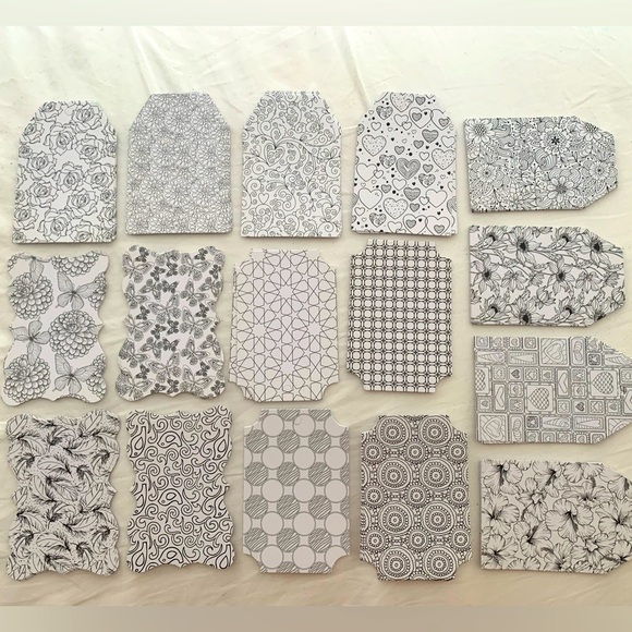 Colouring gift tags - Picture 1 of 4